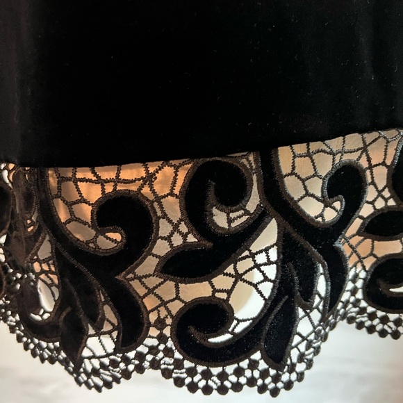 Chico’s Stretch Velvet 3/4 Sleeves Embroidered Hem Top - Picture 7 of 9